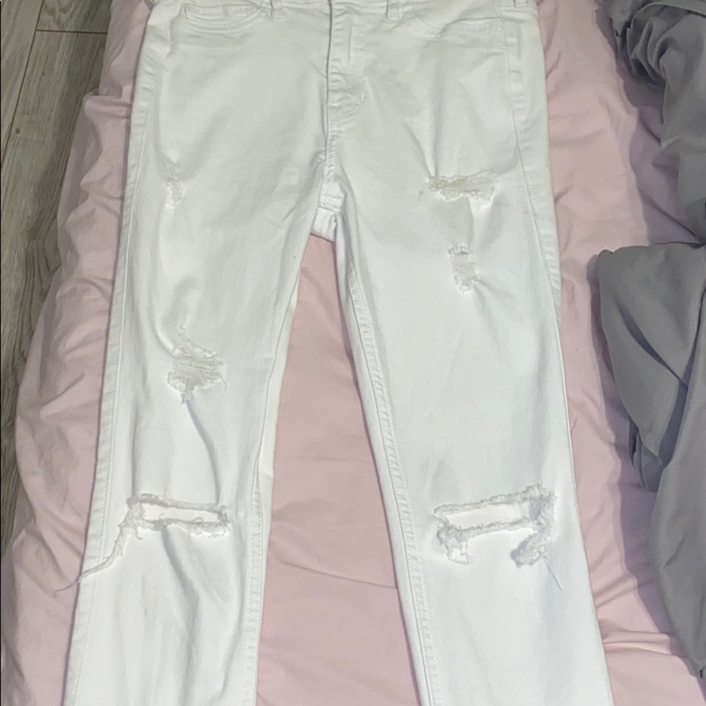 Super cute white ripped jeans